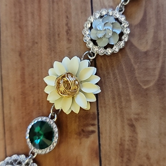 Rhinestone and Flower Bracelet - Picture 3 of 9